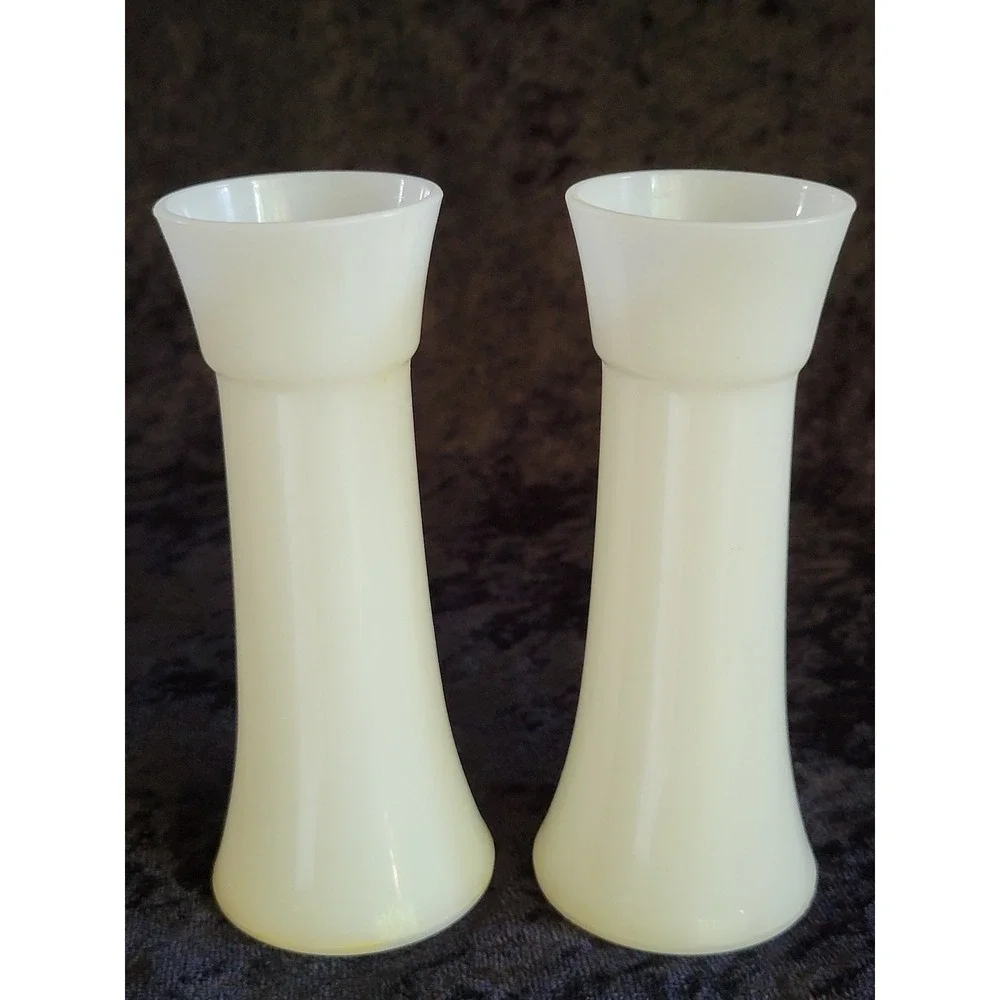 Vtg MCM Tupperware Hourglass Salt and Pepper Shakers White Gold Lettering 831
